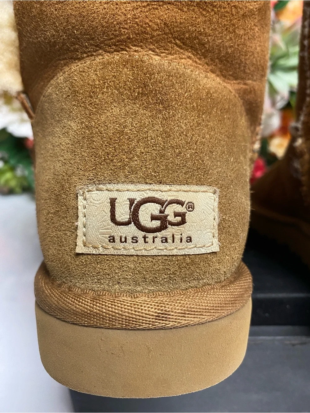UGG Australia Bailey Button 5803 Sheepskin Boots Chestnut Women’s Estimated 6